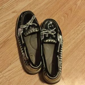 Women’s sz 6.5 sperry shoes. Good condition